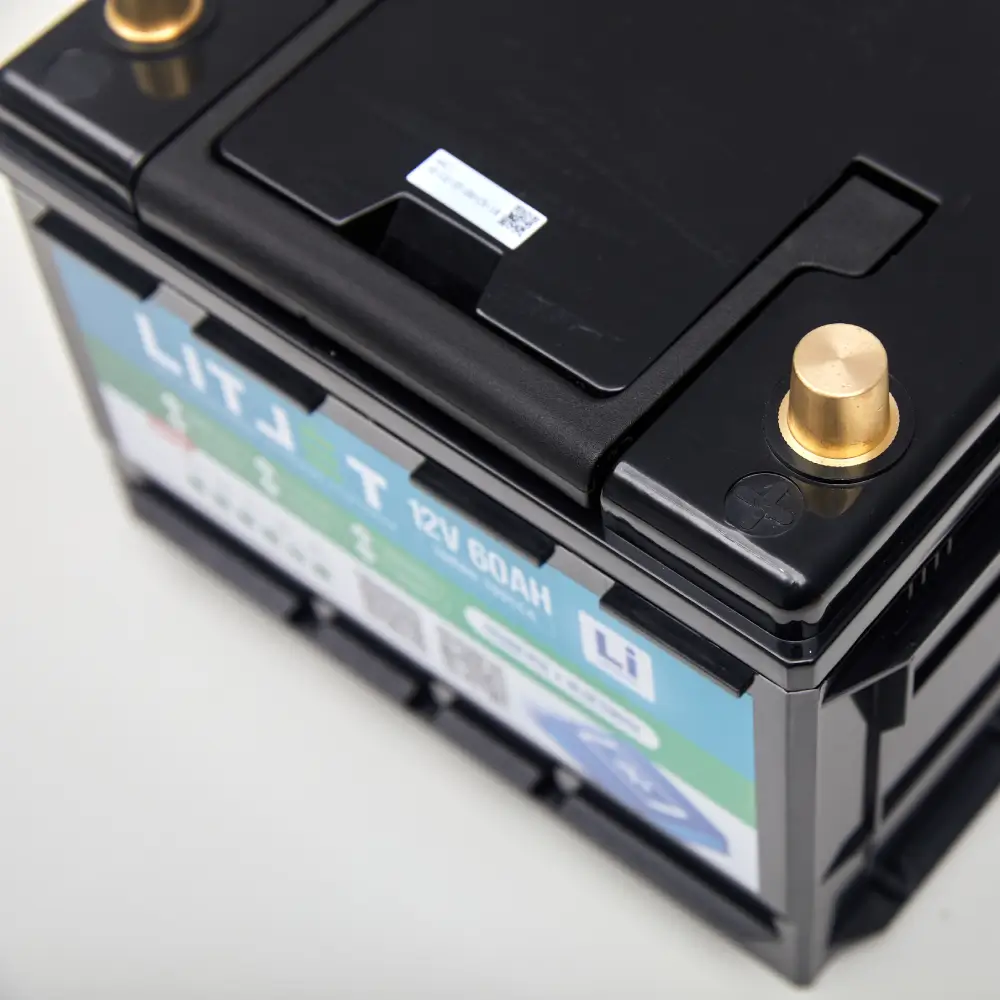 Литиевый аккумулятор стартово/тяговый LITJET SMART LiFePO4 12V 60Ah 768Wh 700CCA 2 Литиевый аккумулятор стартово/тяговый LITJET SMART LiFePO4 12V 60Ah 768Wh 700CCA вид сверху