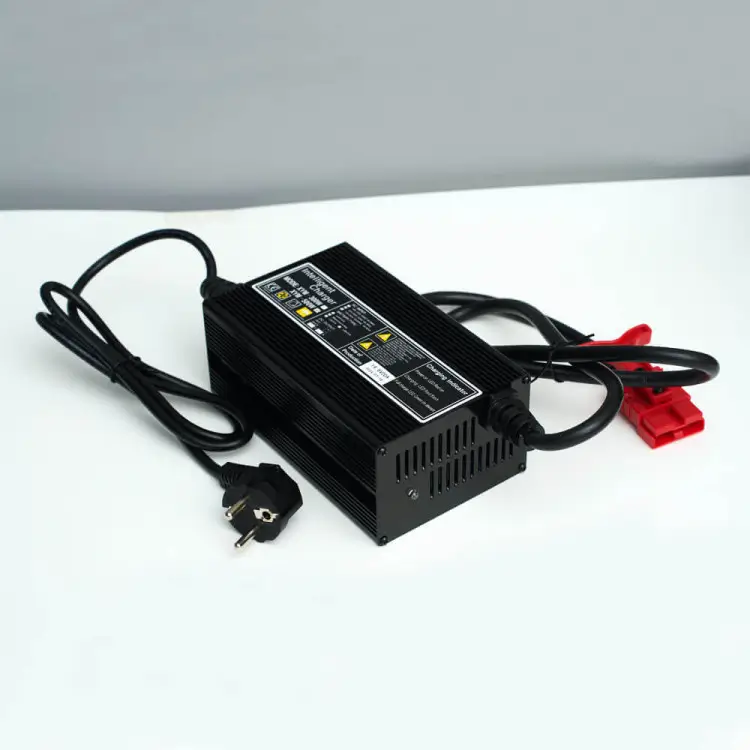 Зарядное устройство однофазное 12В 20А connector Anderson Red 50A 7 фото зарядного устройства однофазного 12В 20А connector Anderson Red 50A