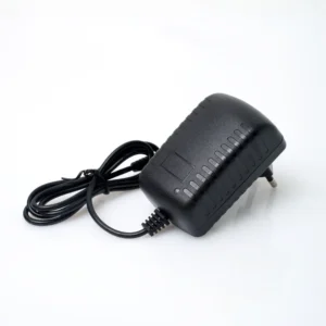 Зарядное устройство однофазное 12В 02А вид спереди